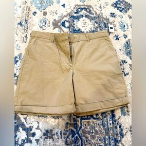 GAP Women's Khaki Shorts. NWT